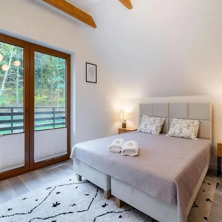 Large With Garden, Sauna And Jacuzzi Holiday home