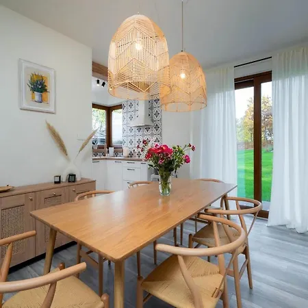 Large With Garden, Sauna And Jacuzzi Marcyporeba