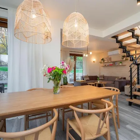 Large With Garden, Sauna And Jacuzzi Holiday home *