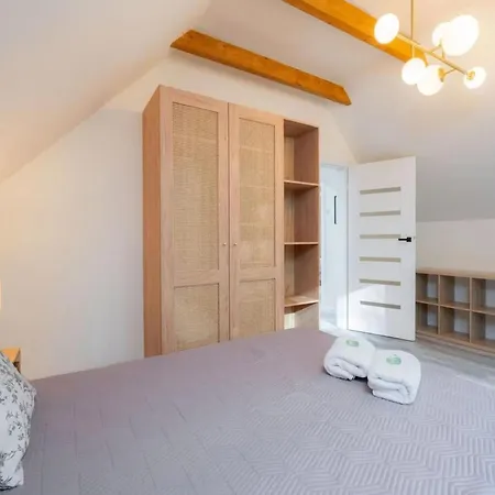 Large With Garden, Sauna And Jacuzzi Marcyporeba