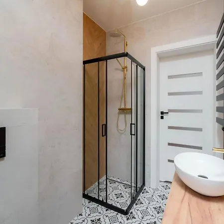 Large With Garden, Sauna And Jacuzzi Marcyporeba
